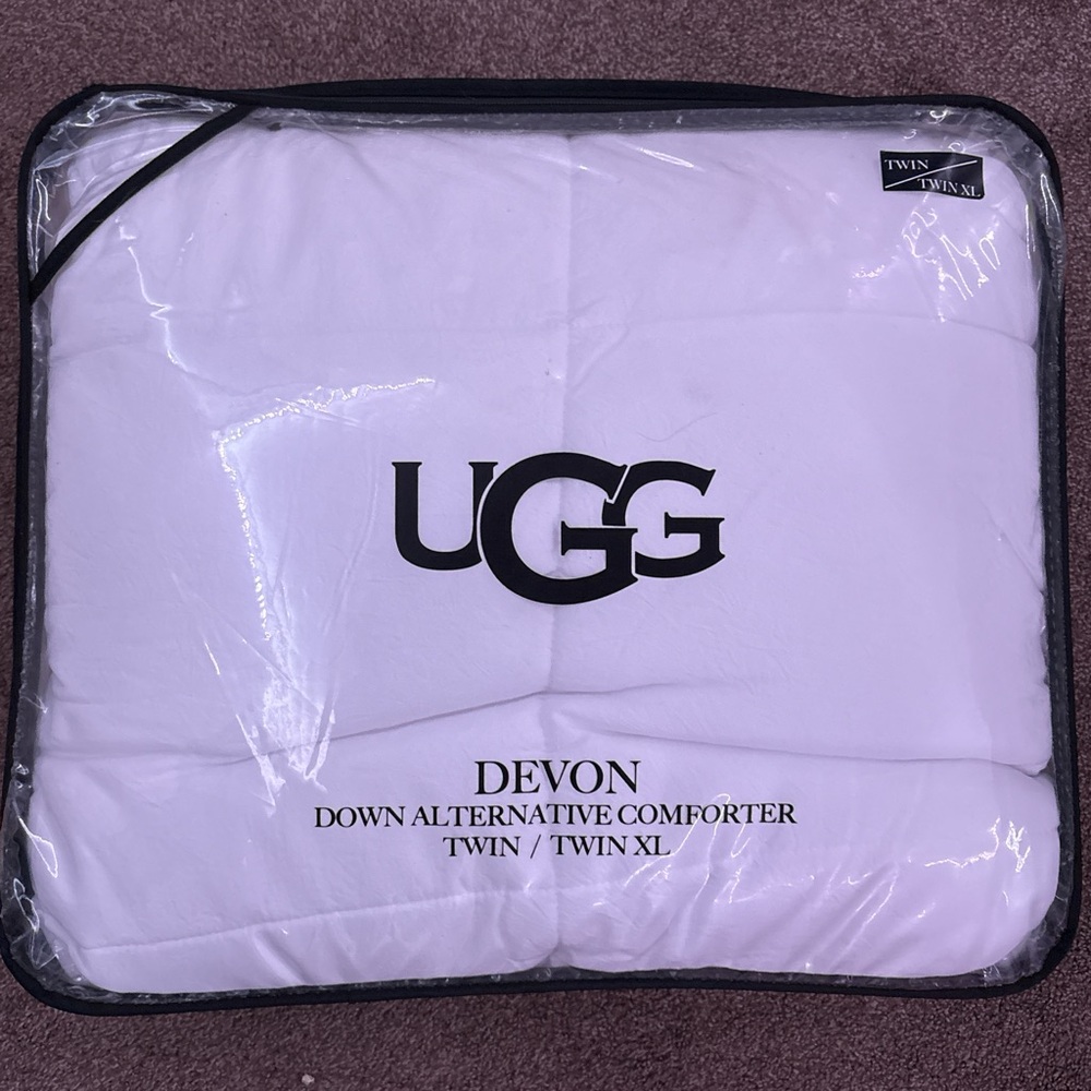 Ugg twin xl comforter never opened or used